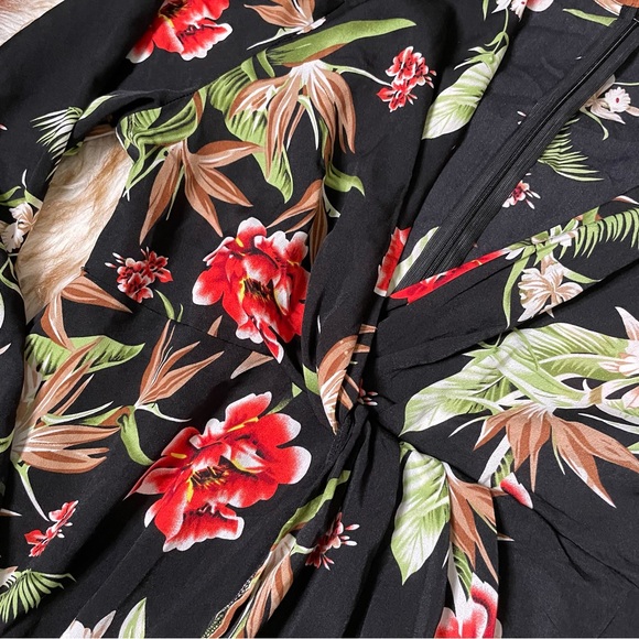 PrettyLittleThings black floral twist front maxi dress - Picture 6 of 7